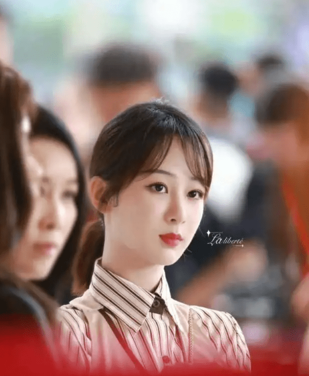 樊胜美|杨紫蒋欣同框，杨紫重现邱莹莹造型，梦回《欢乐颂》，太甜了