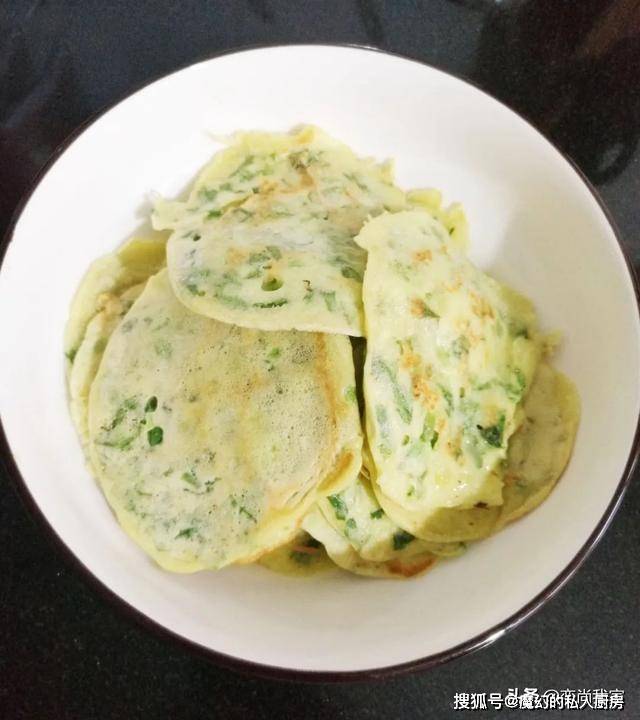 蔬菜|不用揉面和发面的蔬菜鸡蛋饼，早餐花10多分钟就做一大盘