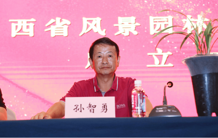 当选的山西省风景园林协会兰花分会名誉会长孙智勇表示,兰花的富民