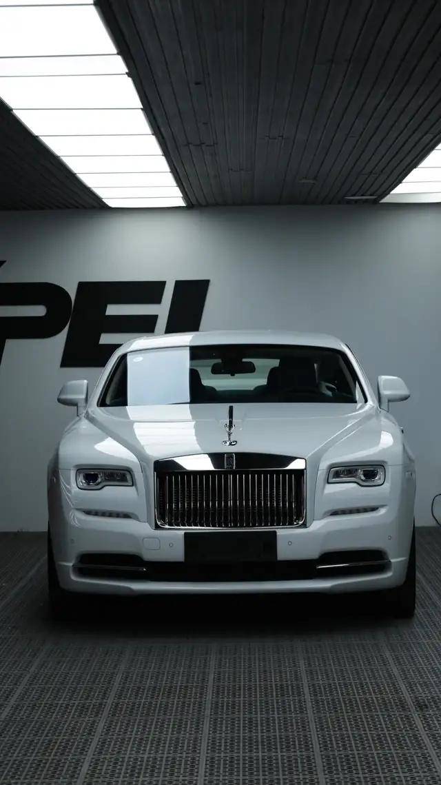 近观最奢华的艺术品劳斯莱斯魅影需要顶级车衣的完美呵护