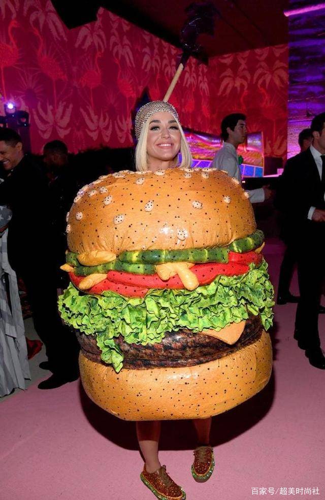 品牌|歌唱事业滑铁卢，自创品牌很红火，欧美天后水果姐卖“菠萝”？