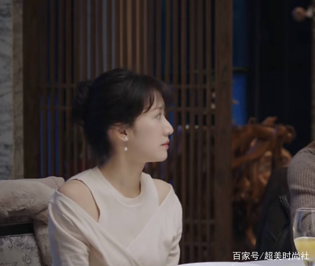 一身|都挺好：姚晨一双韩版鞋毁掉精英范，不如二嫂衣品越来越好？