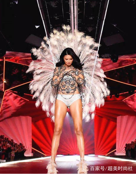 看点|黑色“个性袋”翅膀？如果没有她们，2018维密大秀可能没什么看头