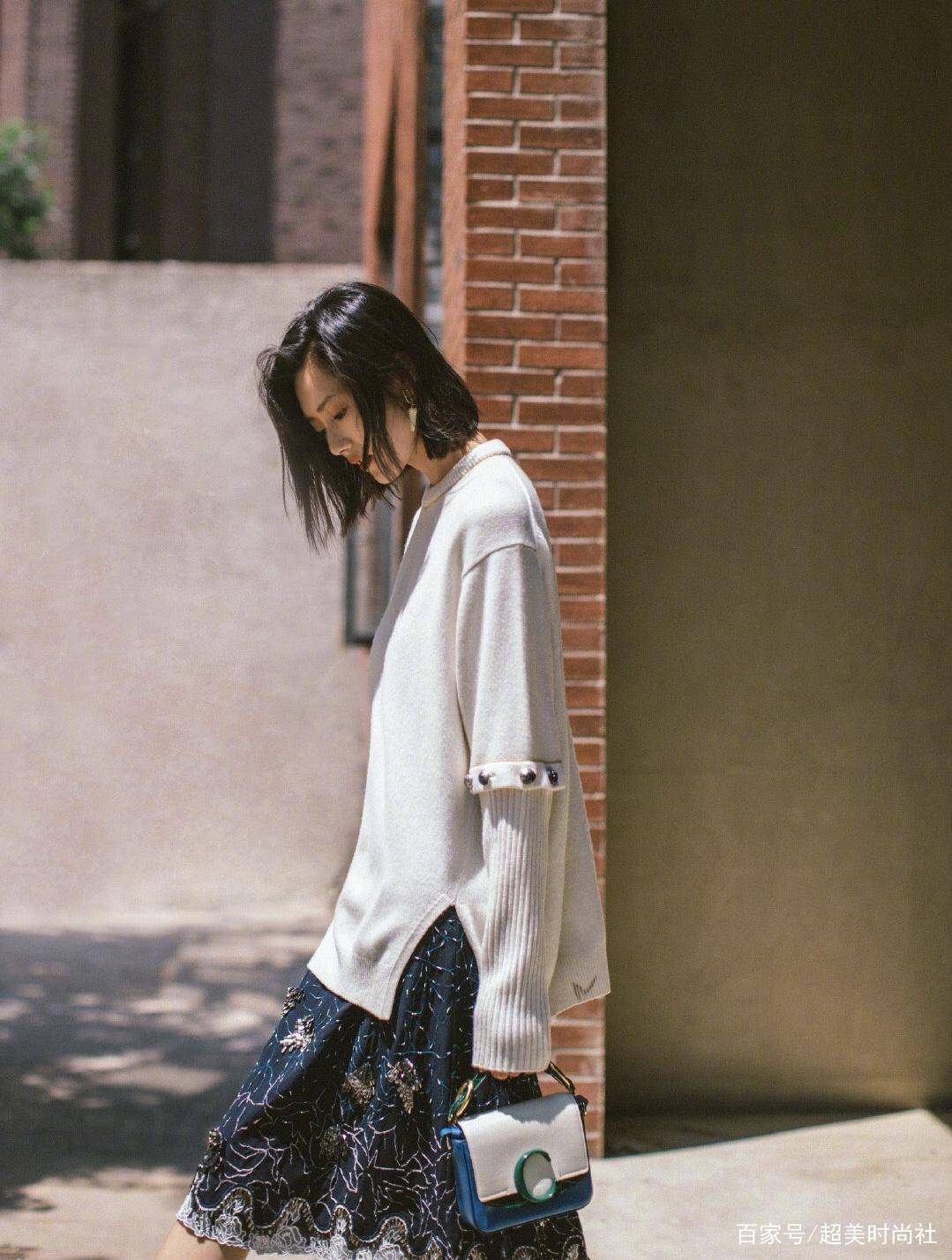 夏天|女明星都不怕热吗？乔欣30度以上穿毛衣，刘雯为了美也是拼了