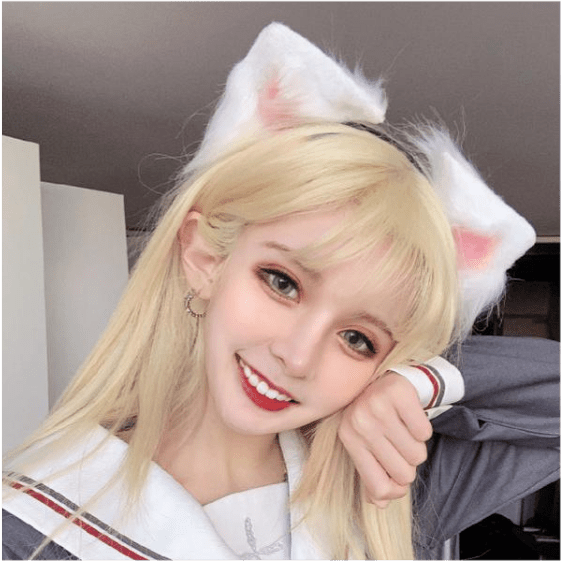 原创网红刘辉晒15岁照片五官精致肌肤嫩滑比现在还美坦言化妆p图并