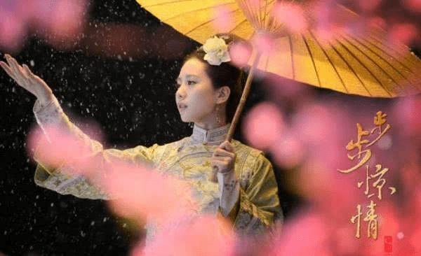 样子|女星古装撑伞造型绝了！赵丽颖风格百变、杨紫清冷，热巴让人心疼！