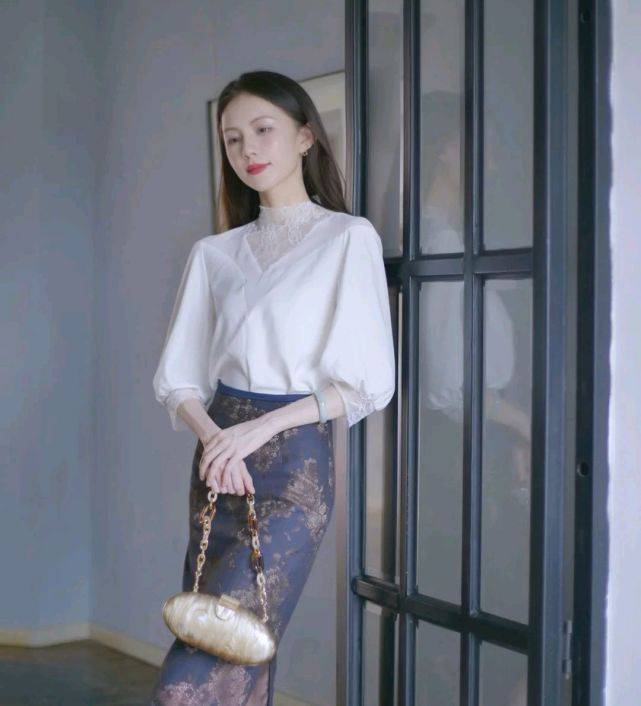 服装|女生可以尝试不同的穿搭风格，呈现不一样的气质，遇见更美的自己