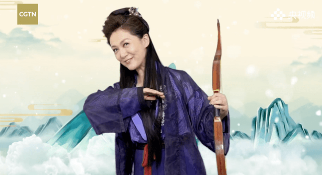 大气|海霞真令人心疼！穿西装报家乡灾害满脸沧桑不已，眼中含泪太动容