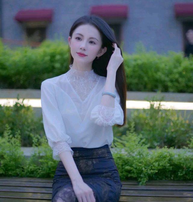 服装|女生可以尝试不同的穿搭风格，呈现不一样的气质，遇见更美的自己