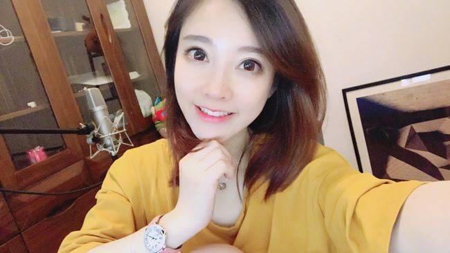 面的|冯提莫加盟闪电咖啡馆,音乐访谈讲述心路历程,粉丝互动大排面