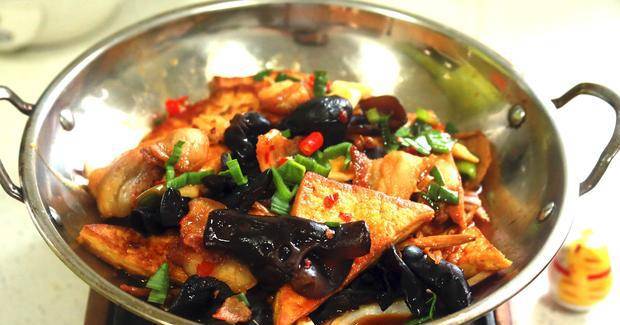 冬日|冬日里的美味家常菜,用普通的豆腐做一道干锅豆腐,好吃又下饭