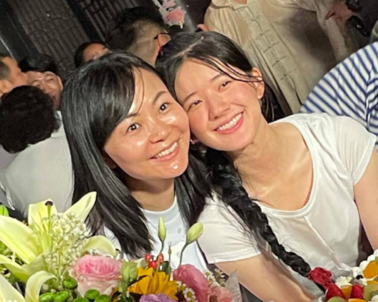 演技|赵露思新剧《胡同》杀青照流出，无美颜滤镜，这颜值是认真的吗？