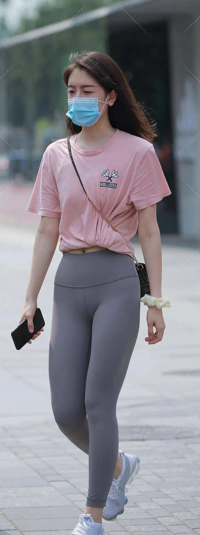 颜色|打底裤自带女王光环，大方得体的搭配风格也耐看，更显身材