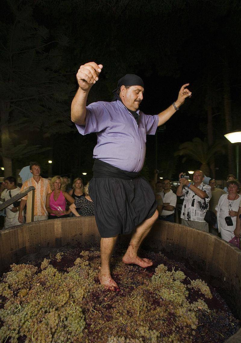 机器|为什么“少女光脚”能踩出顶级葡萄酒?原来有这好处,真是涨见识