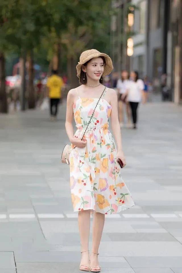 高跟鞋|裙子不一定配高跟鞋才好看，搭这3双平底鞋，时髦显高不说还百搭