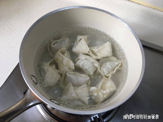 做法|最近孩子迷上了这早餐，焦香脆嫩，煎一煎十分钟就上桌，懒人必备