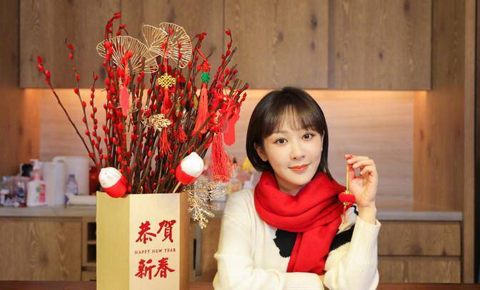 形象|杨紫新发型似“整容”！穿衬衫剪一刀切波波头变软妹，形象大变样