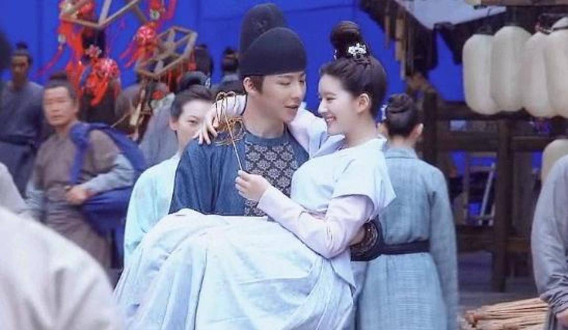 屈楚萧|《长歌行》吴磊热巴搭档cp感爆棚，服化道却惹争议？