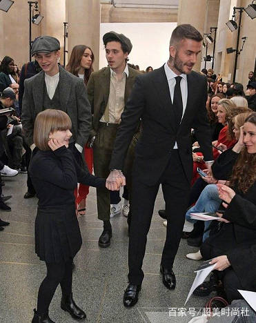 Beckham|全家助阵贝嫂大秀！大儿子携女友现身，小七的波波头你给几分？