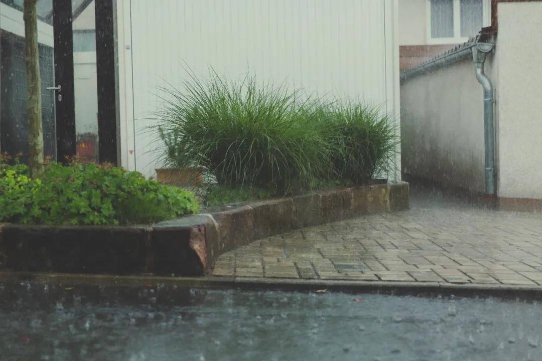 下着毛毛细雨图片图片