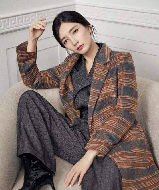 皮鞋|真正有品位的女人，穿西装都不搭高跟鞋，看看刘涛江疏影就知道了？