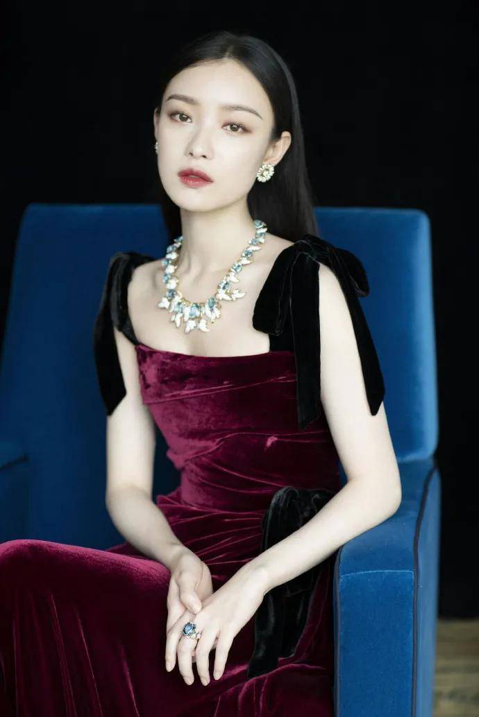 视觉|连衣裙不会挑？ 学会这三招让你美得毫不费力！