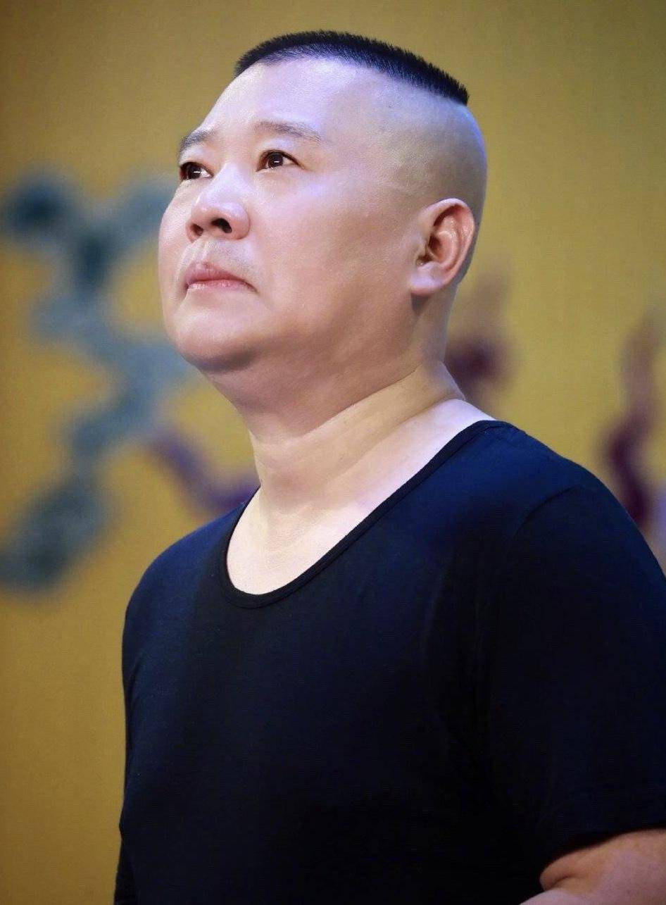 郭德纲的得意门生岳云鹏也捐款100万,岳云鹏老家河南濮阳,离郑州并不