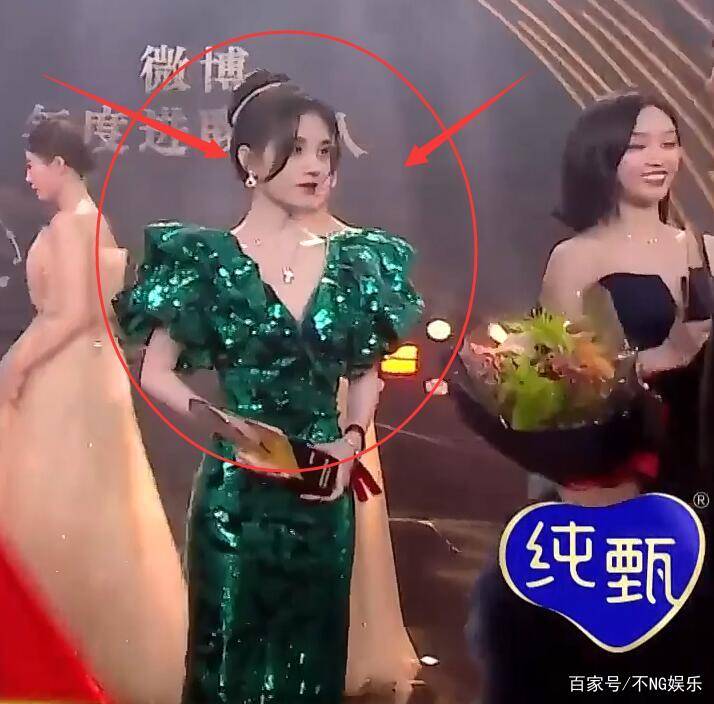 鱼尾|微博之夜鞠婧祎身高引热议，和166吴宣仪齐平？看鞋跟瞬间明白了