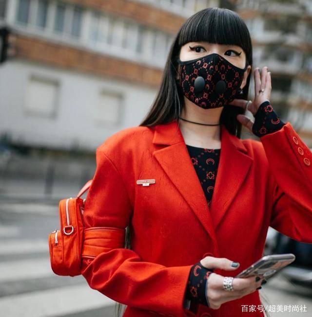 蝴蝶|疫情中的浪漫：另类口罩时装周，展示水晶口罩穿搭，华丽又个性
