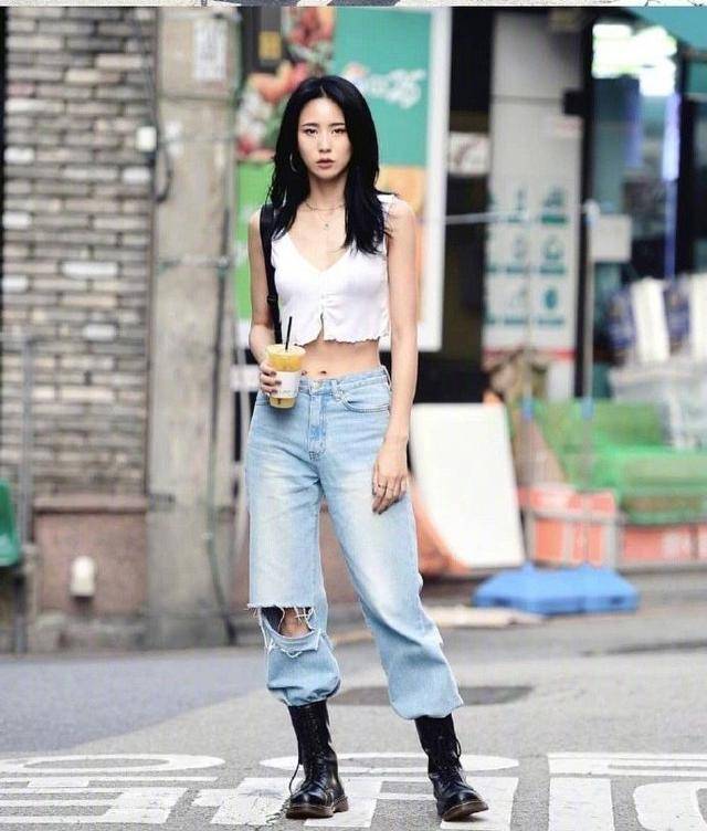 黑色|腿粗的女生别乱穿，显瘦“破洞裤”帮你试好了，照着穿准没错