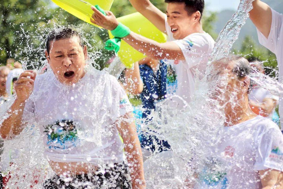 不用去云南,泰国!十里荷廊泼水狂欢 水枪大作战,带你激情一夏