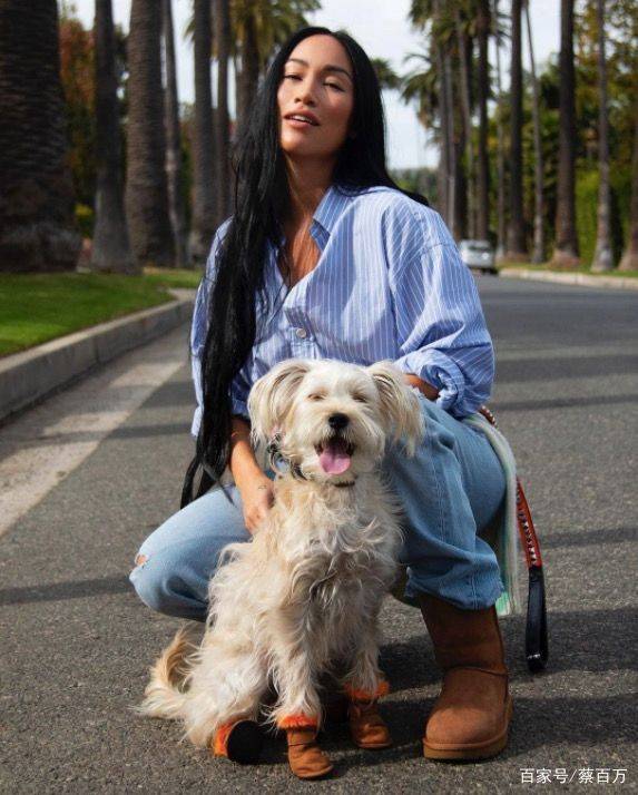 Gigi|辣模Gigi帮孩子爸庆生，办复古街机派对，100元独角兽拖鞋却抢镜