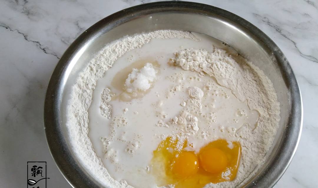 开火|面粉加红豆，早起电饭锅一蒸，比面包还好吃，做早餐特别棒