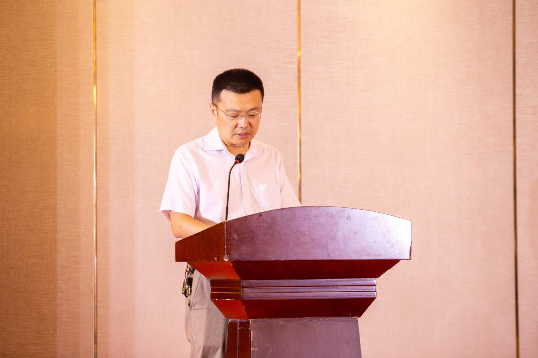 扬州市邗江区副区长丁明哲主持会议鹍远生物联合创始人兼首席执行官