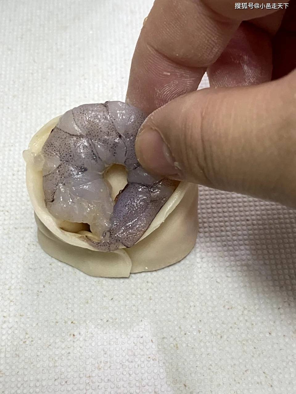 食谱|烧卖食谱｜简便版虾仁烧卖！饺子皮制作快手高颜值点心
