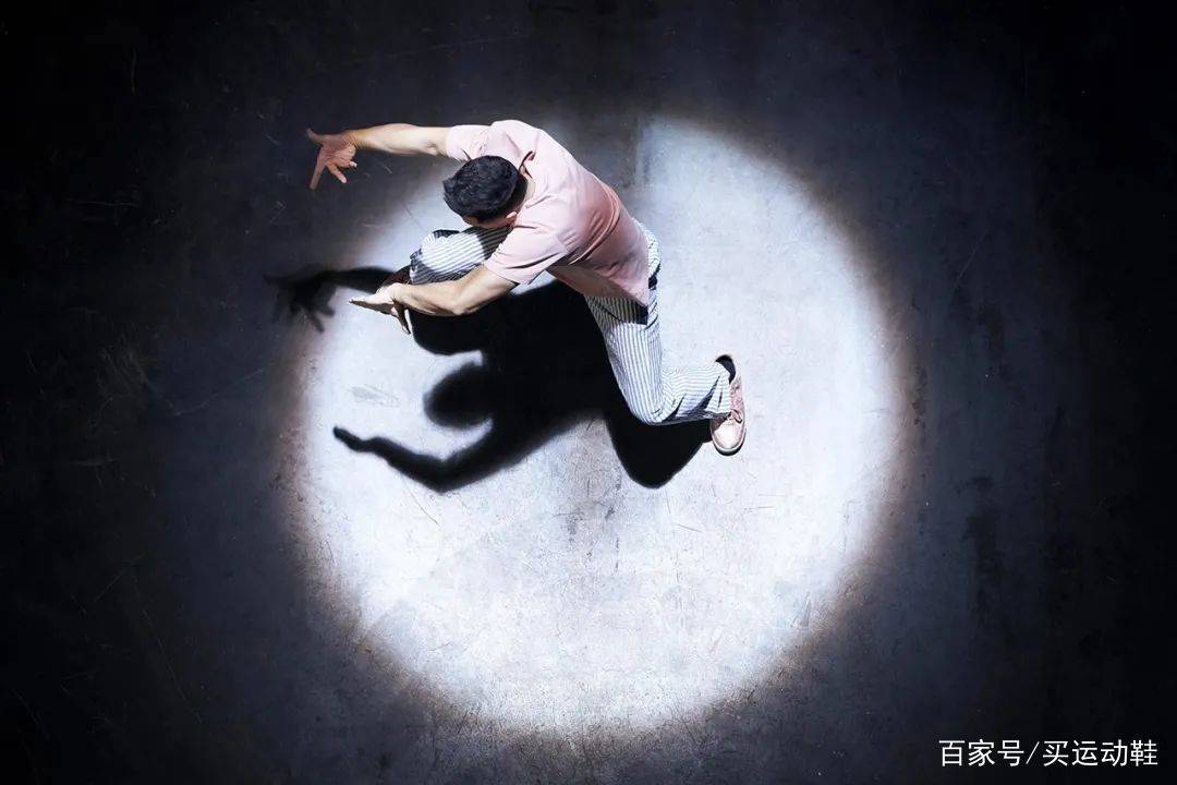 丝绸|陈冠希的球鞋路,真的要靠 “换色” 才能延续?