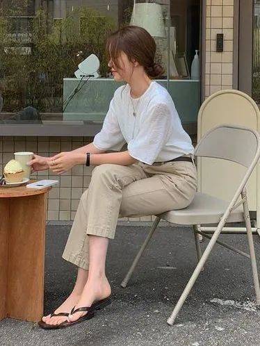 简风|穿极简风的女人，真的撩死了！