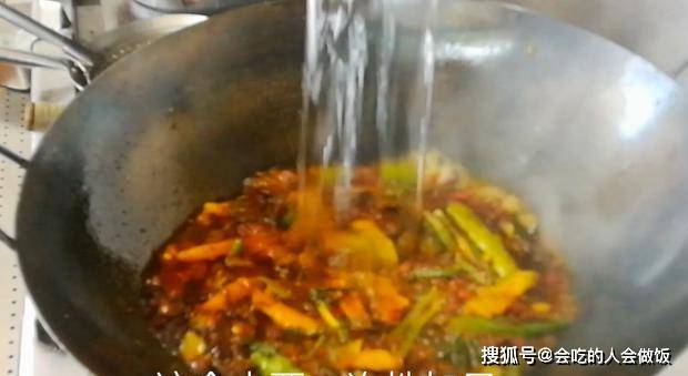 火锅底料配豆瓣酱炒出什么酱 cd69c8aac98c43a6824a8fec1f18a1bd.jpeg