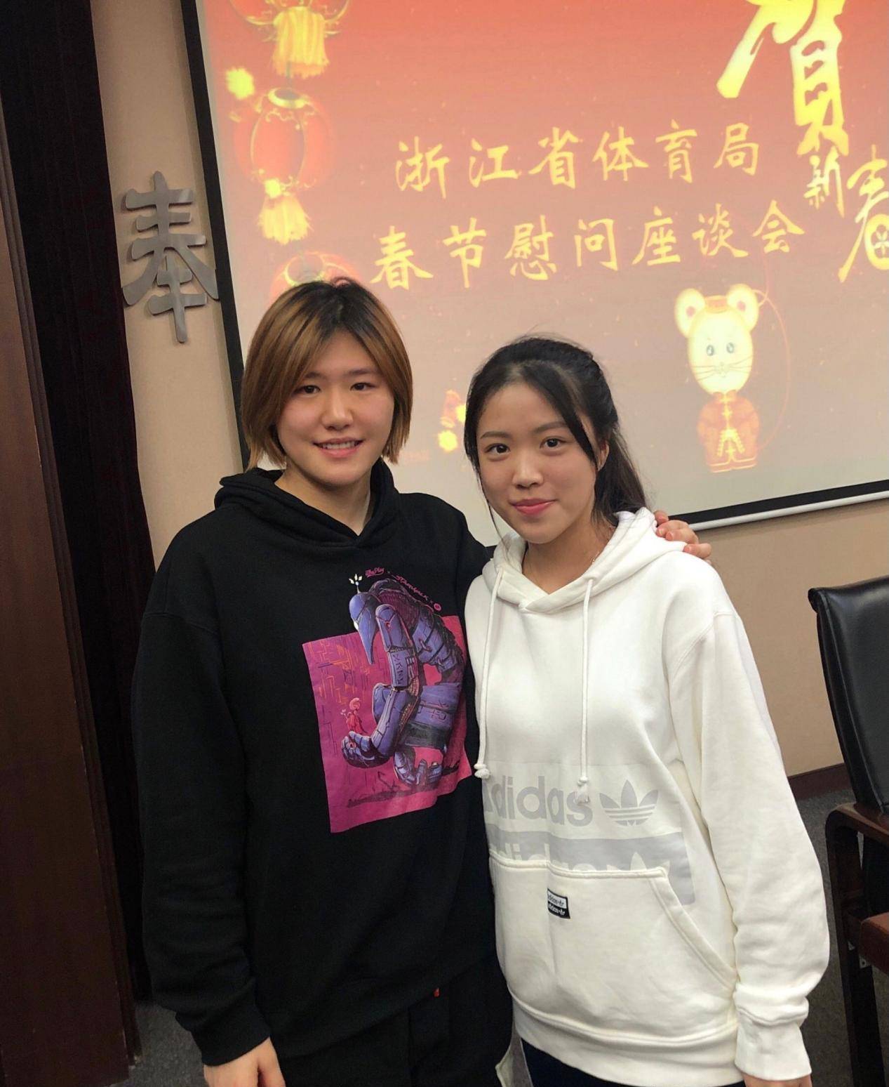 细节|00后学霸杨倩真给自己长脸，戴小黄鸭染美甲拿冠，闪耀东京奥运会