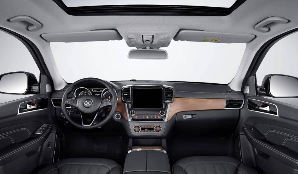 当看到北京bj90内饰,相信驾驶过奔驰gls的车友对这样的内饰并不陌生