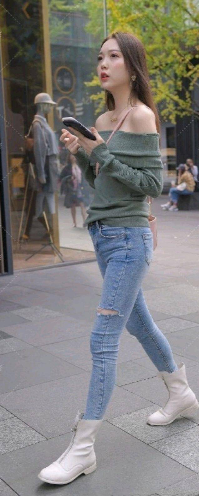 个性|又美又撩的打底裤穿搭，个性混搭让人一见倾心，身材真好