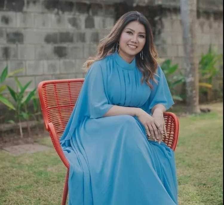 近日,缅甸著名女歌手丁萨莫和她的母亲确诊感染新冠肺炎.