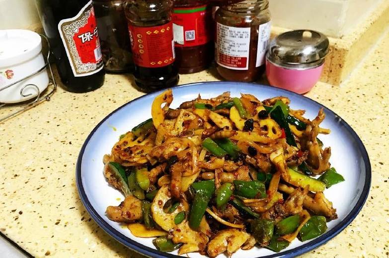 下锅|绝味干锅鸡爪三步完成，香味扑鼻，口口入味，一盘子不够吃