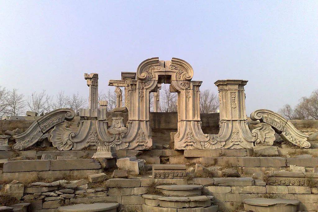 角色|为什么柳岩，越精致越被嘲“俗和土”，越“破败”反而愈加精彩？