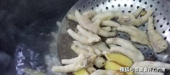 香菜|凉拌鸡爪的简单做法，又香又好吃的一道家常菜，美味又下饭
