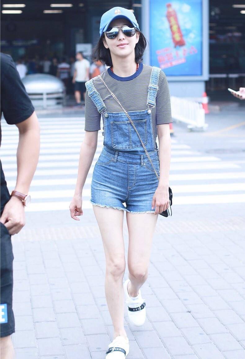 佟丽娅|佟丽娅不穿礼服，造型也很好看！这些休闲搭配像少女，时髦接地气