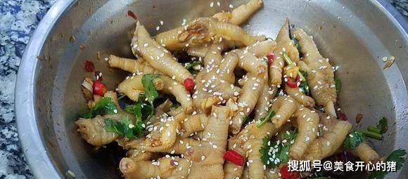 香菜|凉拌鸡爪的简单做法，又香又好吃的一道家常菜，美味又下饭