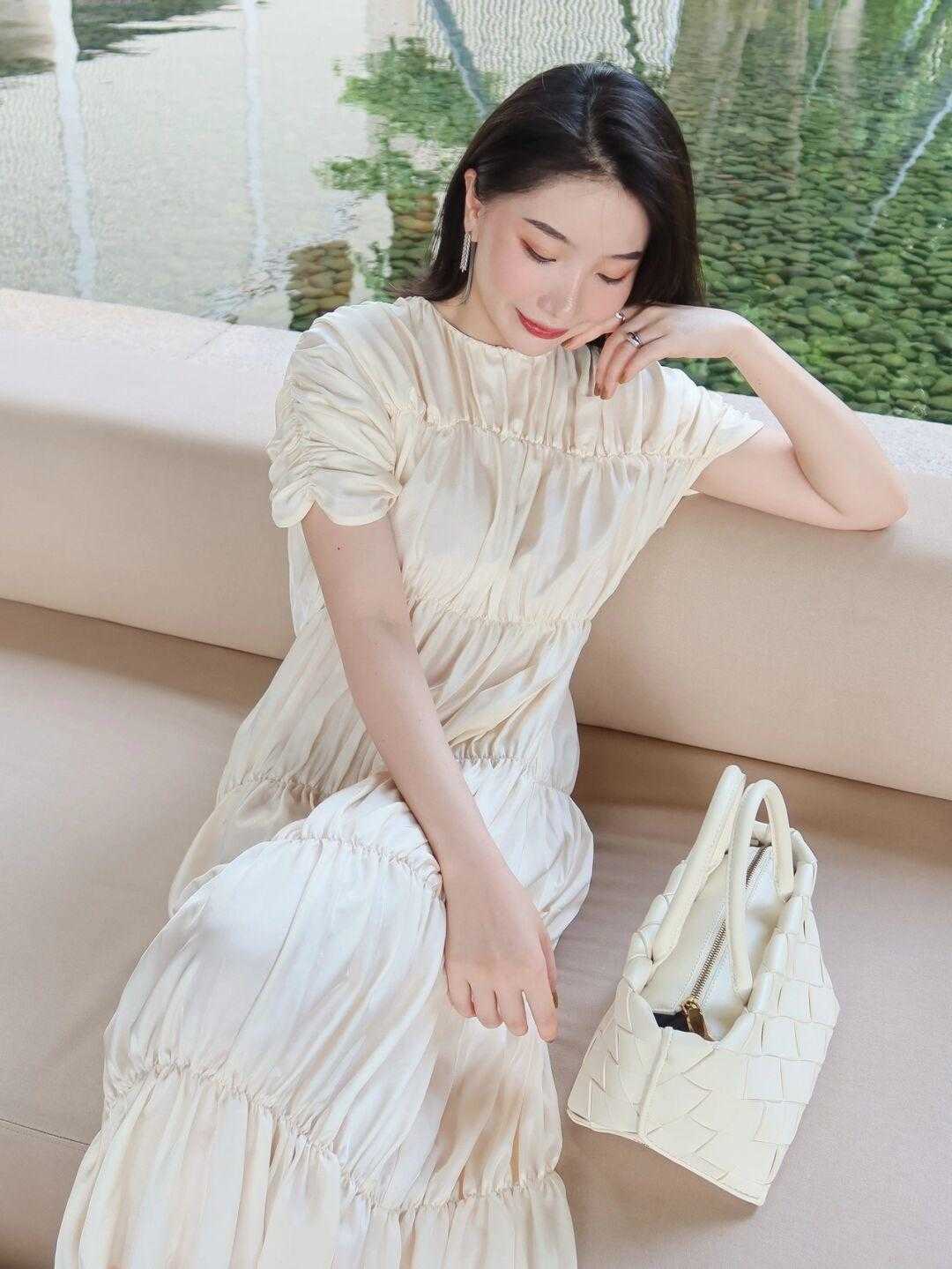 展现|今夏,女神都在这么穿,印花上衣搭配牛仔裤简约利落,美如初恋