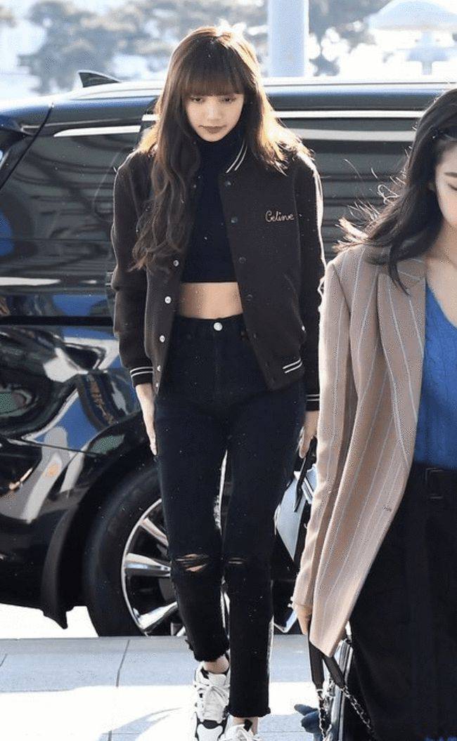 一身|韩系明星的时尚穿搭，一身褐色大衣，真是又甜美又显气质！