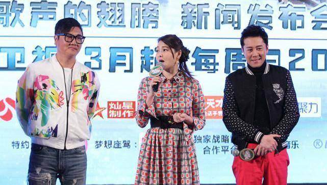 服装|别看伊能静和巫启贤就差5岁，看着却像“父女俩”，伊能静太嫩了